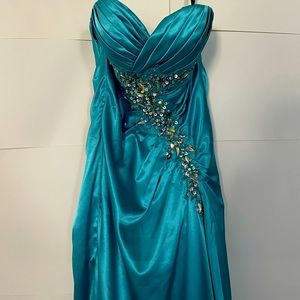 Disney enchanted size 4 teal prom/gala dress